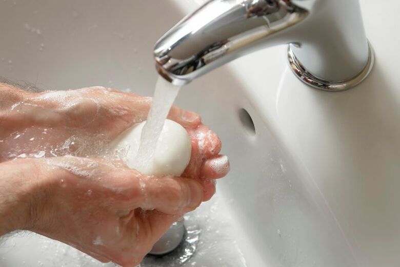 Wash hands with soap to prevent worms