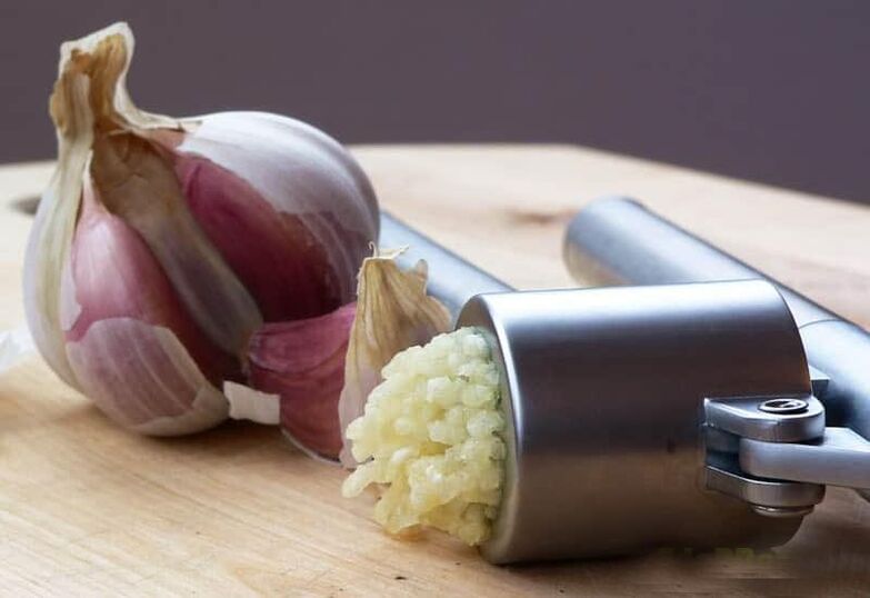Garlic and parasite onion