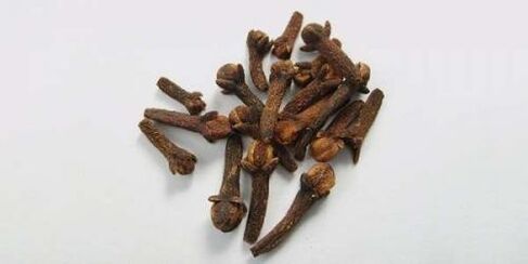 Cloves Fight Worms