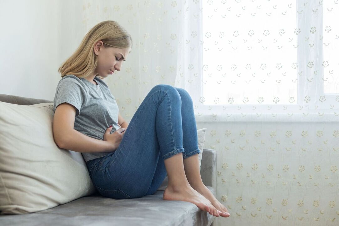 abdominal pain caused by worms